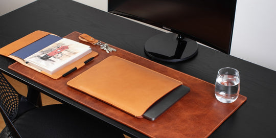 Leather Desk Mats vs. Plastic Mats: The Ultimate Battle for Your Workspace - Aubyn + Rose